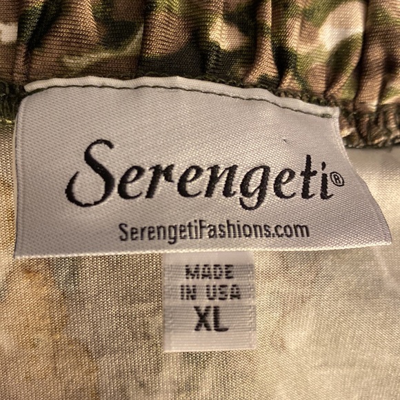 Serengeti waterfall top size XL top elastic around the neck to 1/2 way Down - Picture 6 of 10